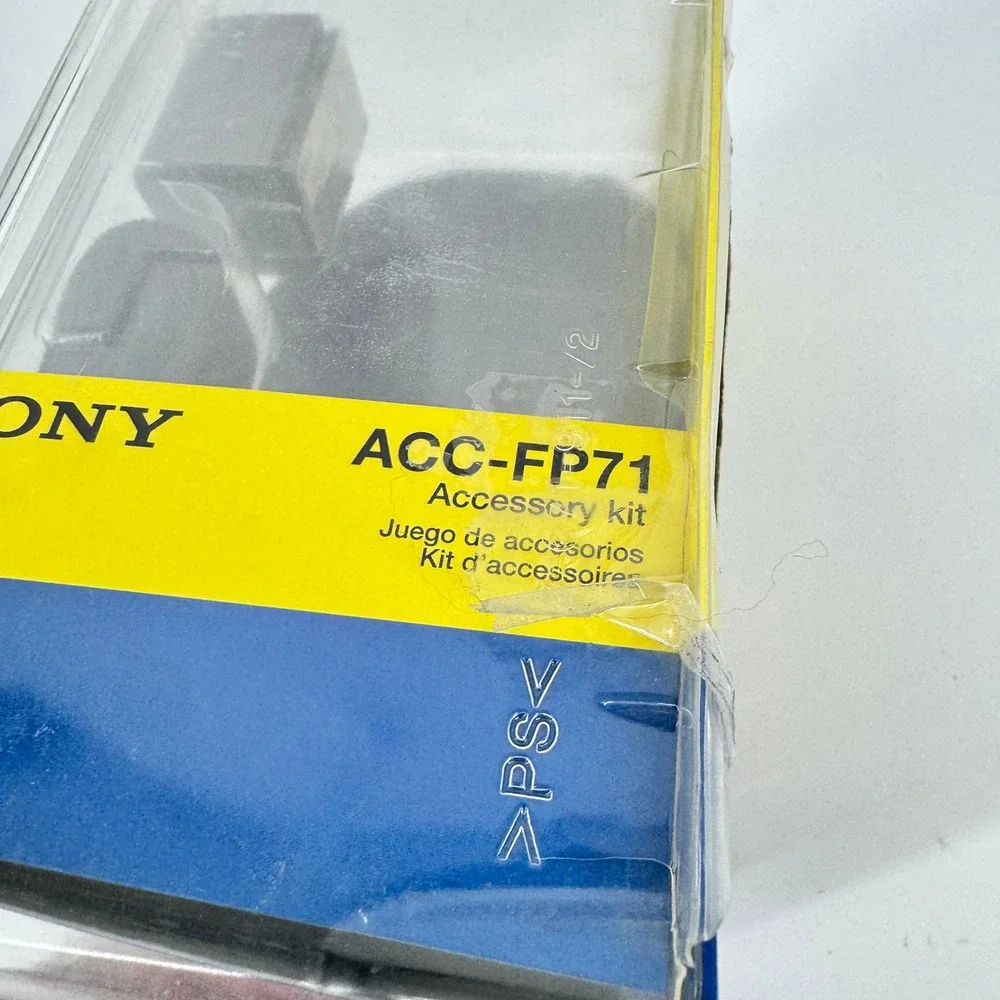 Sony ACC-FP71 Handycam Accessory Kit NP-FP71 Battery Case Strap New Damaged Box